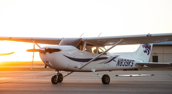 Cessna 172 plane image