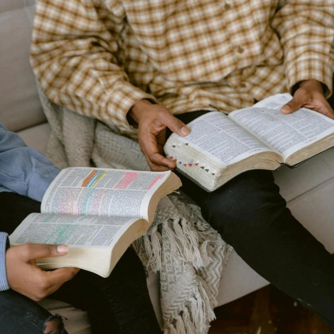 2 people reading bibles